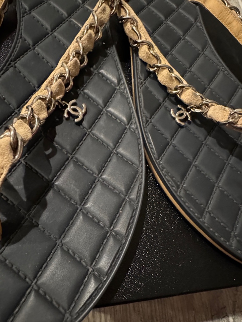 CHANEL blue and Tan Chain-Trim Flat Sandals - Picture 5 of 6